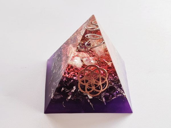 Orgonite pyramide graine de vie rosée violette